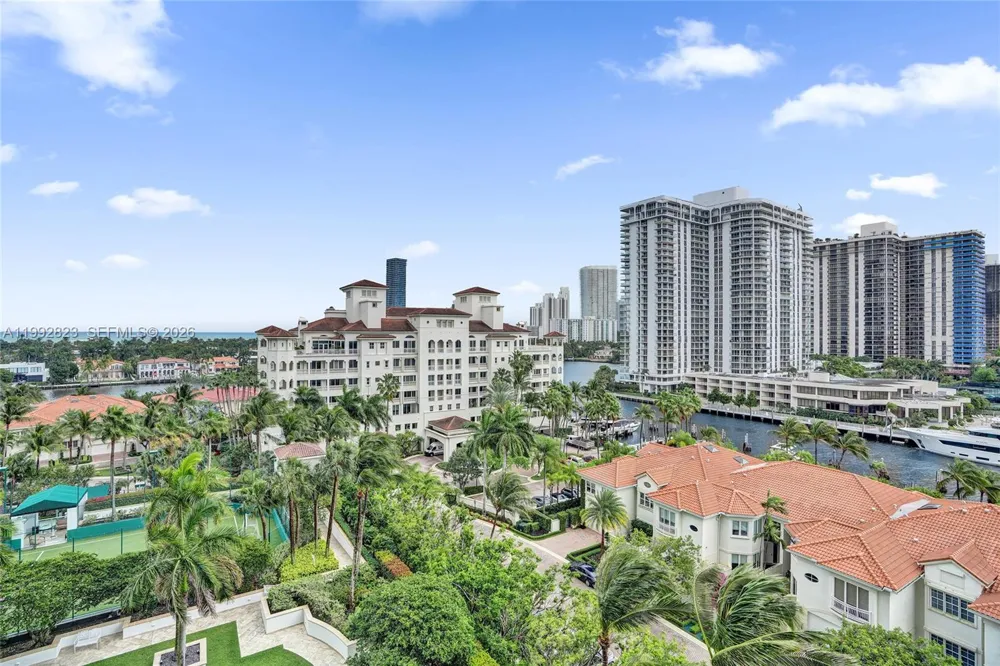 19955 NE 38th Ct #1002 Aventura, FL 33180
