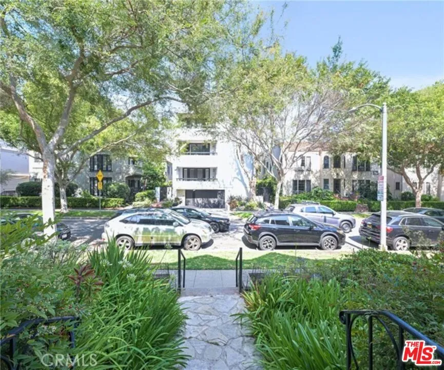 149 S Crescent Drive #D Beverly Hills, CA 90212