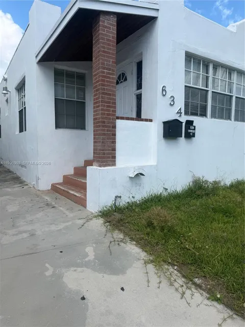 634 SW 10th Ave