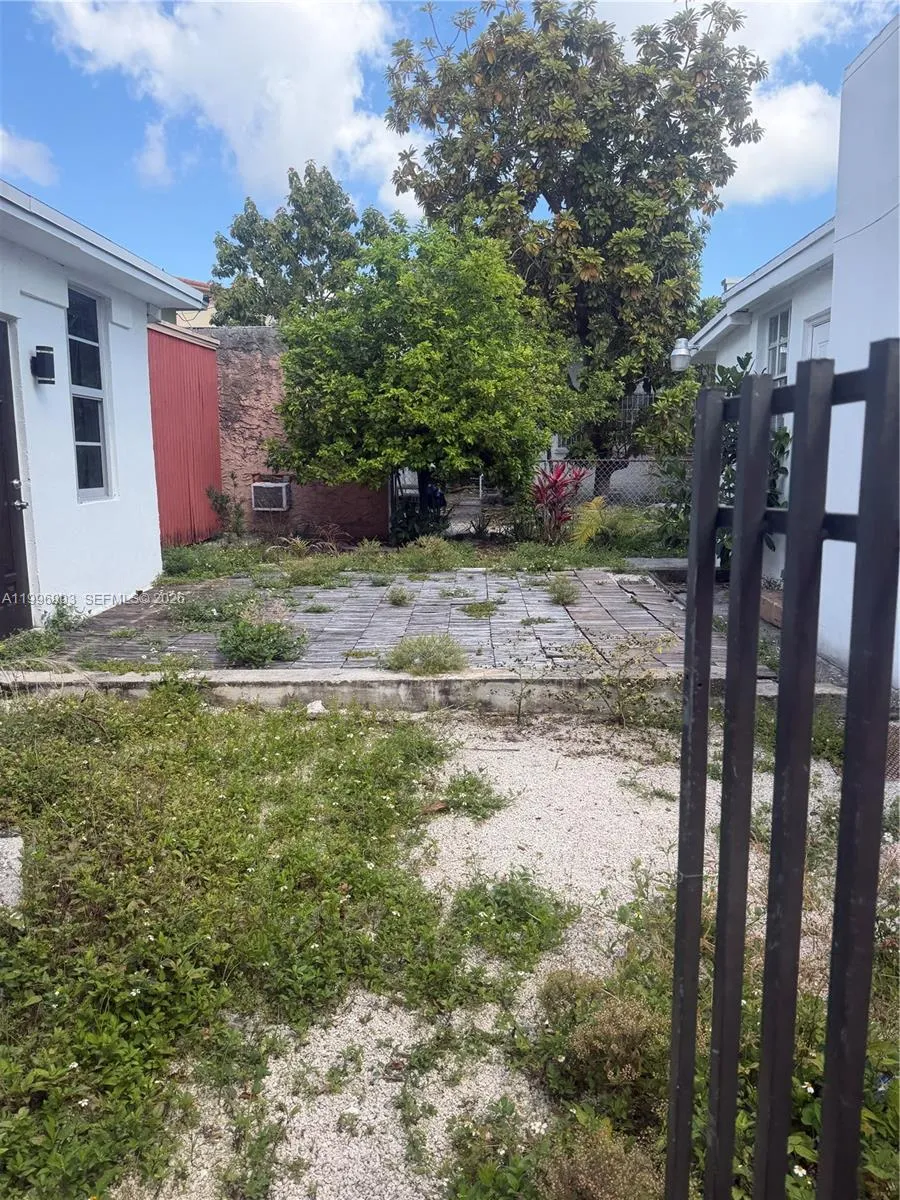 634 SW 10th Ave Miami, FL 33130