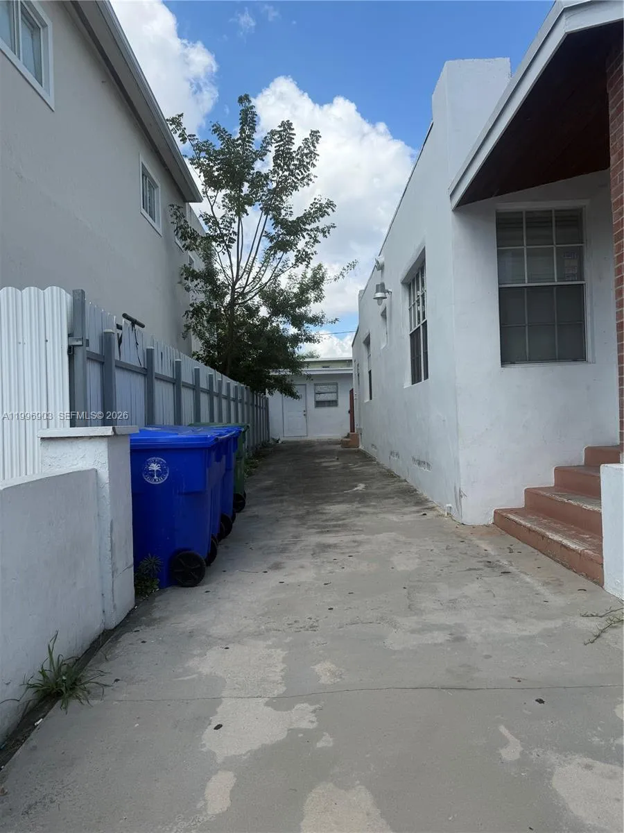 634 SW 10th Ave Miami, FL 33130
