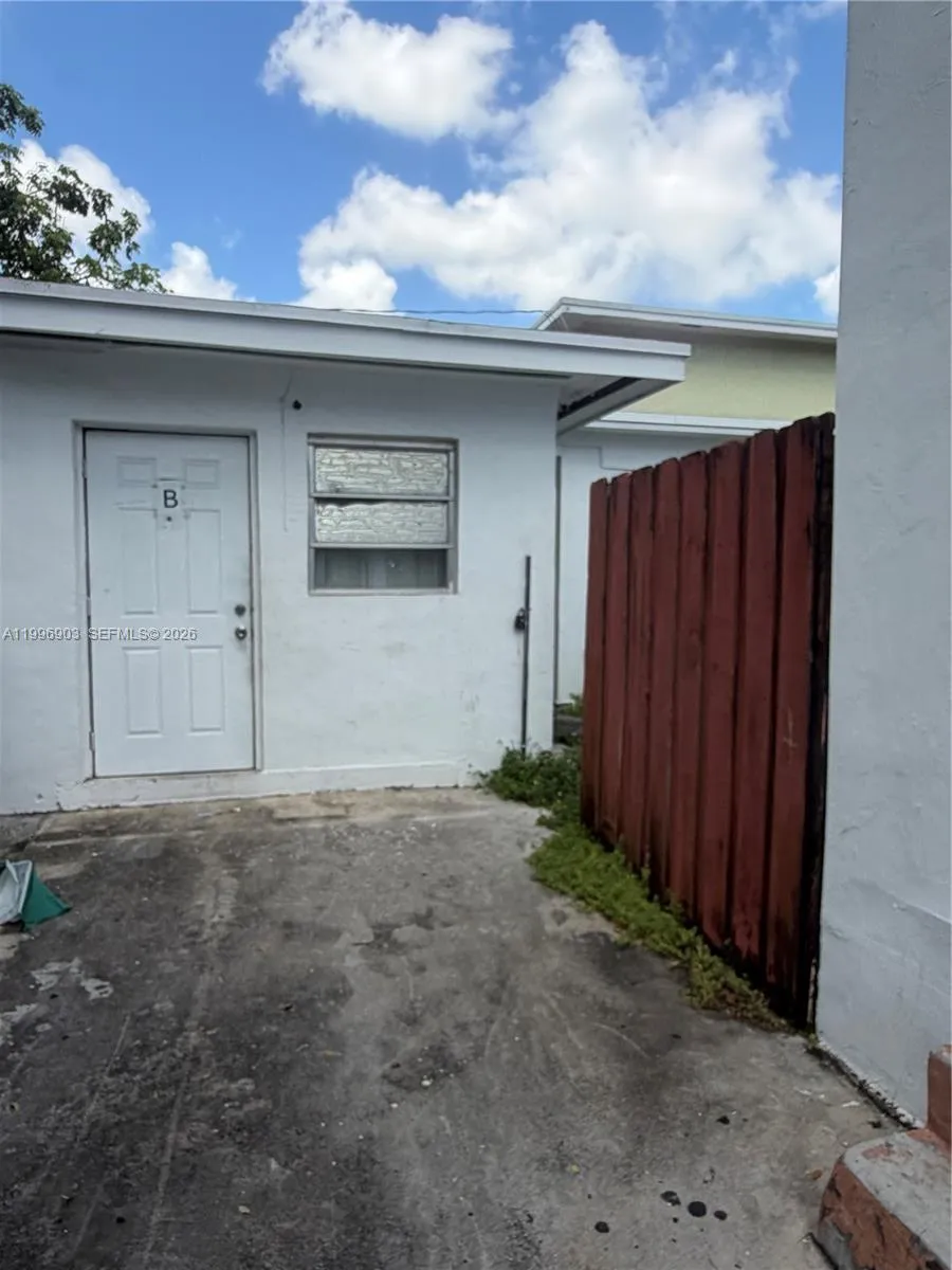 634 SW 10th Ave Miami, FL 33130