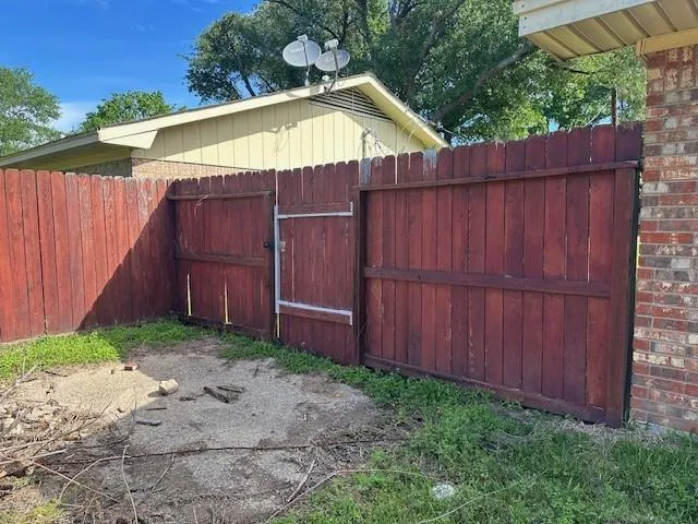 201 Heath Avenue Madisonville, TX 77864