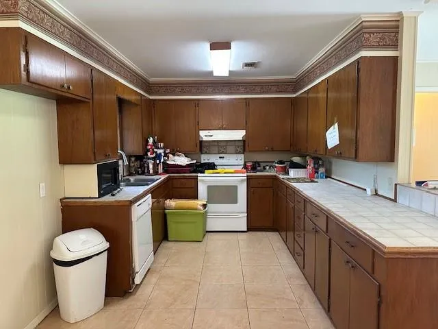 201 Heath Avenue Madisonville, TX 77864