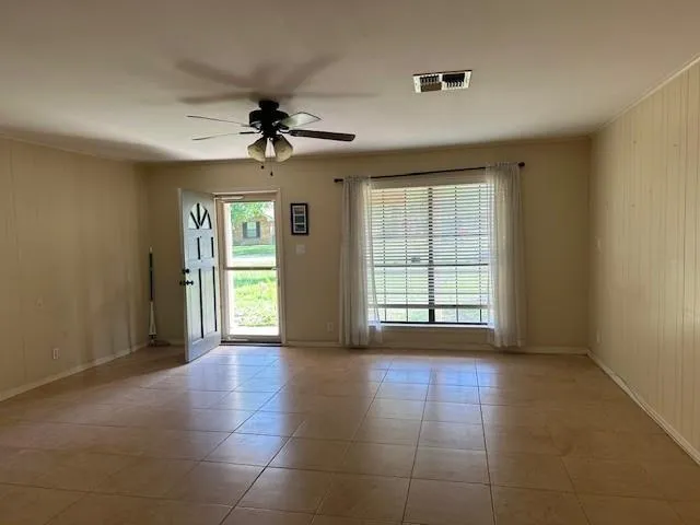 201 Heath Avenue Madisonville, TX 77864