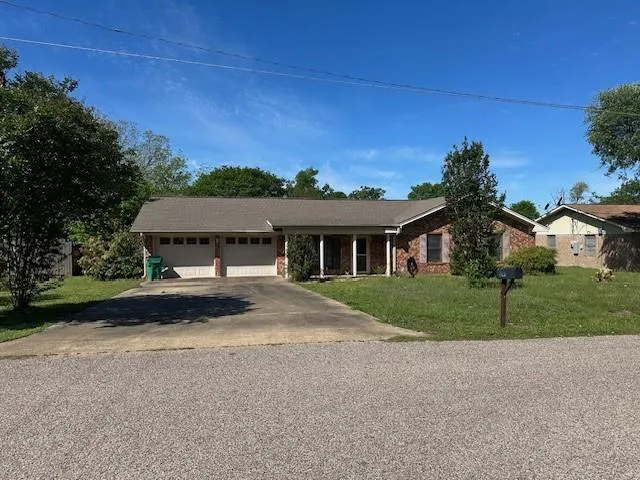 201 Heath Avenue Madisonville, TX 77864