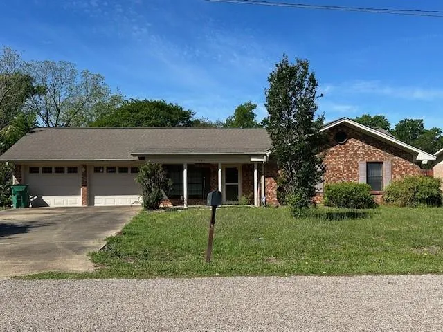 201 Heath Avenue Madisonville, TX 77864