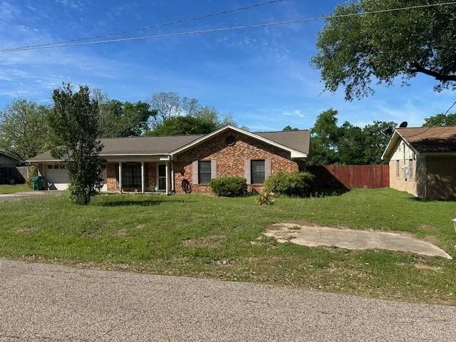 201 Heath Avenue Madisonville, TX 77864