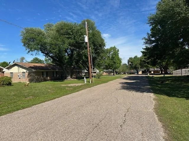 201 Heath Avenue Madisonville, TX 77864