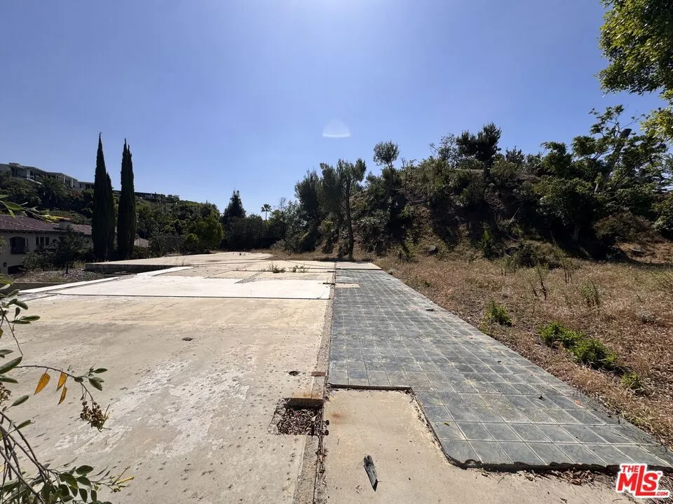 1309 Laurel Way Beverly Hills, CA 90210