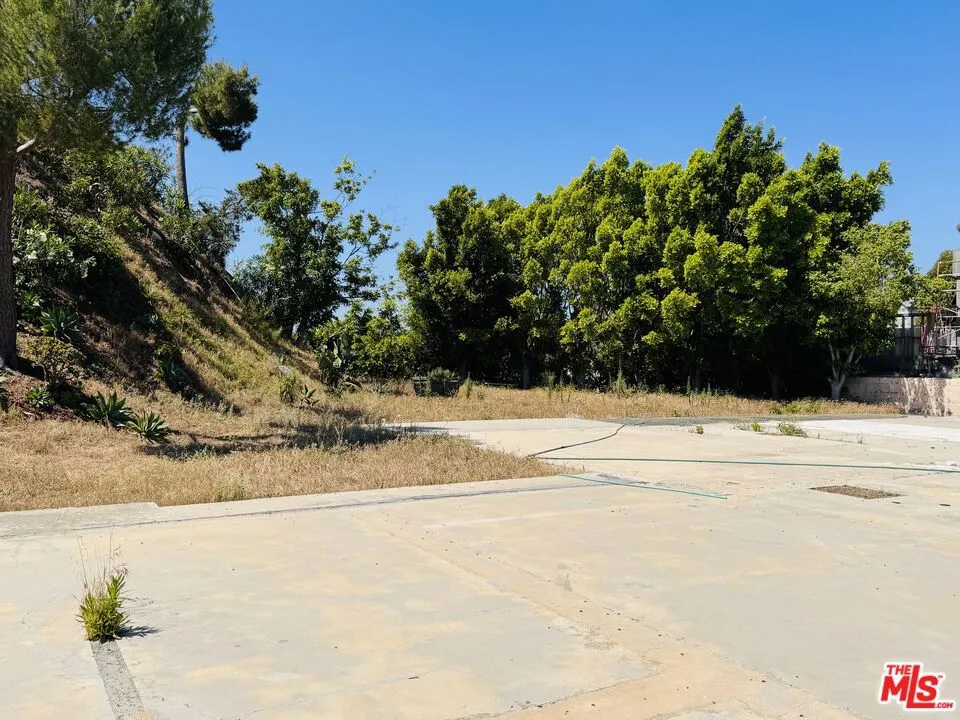 1309 Laurel Way Beverly Hills, CA 90210