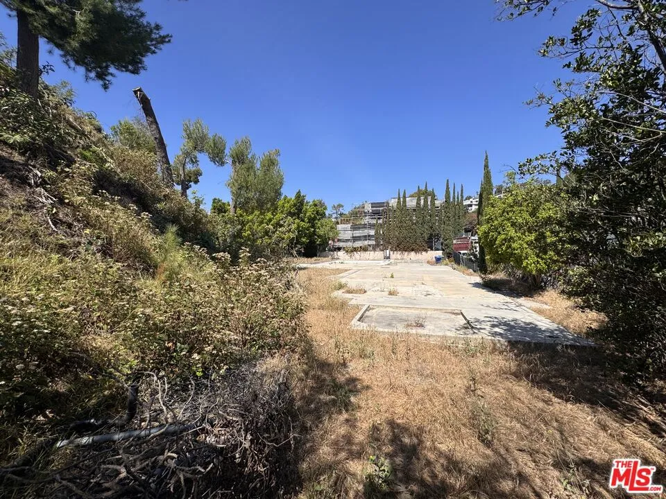 1309 Laurel Way Beverly Hills, CA 90210