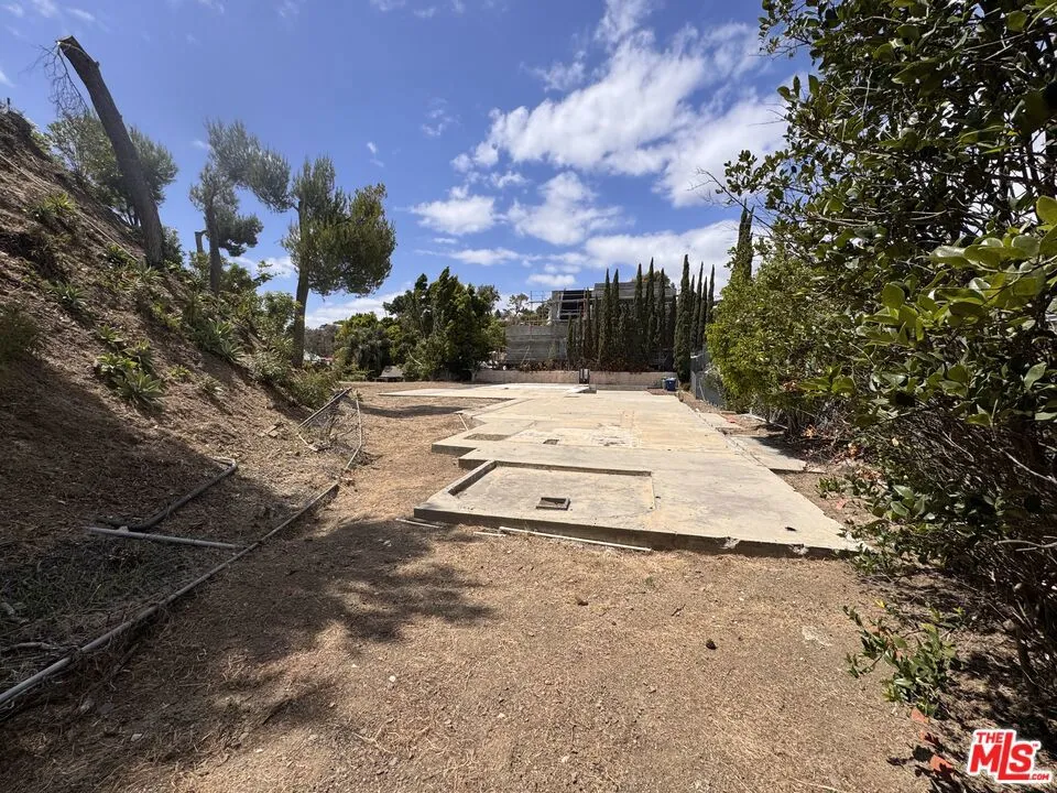 1309 Laurel Way Beverly Hills, CA 90210