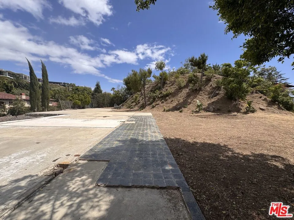1309 Laurel Way Beverly Hills, CA 90210