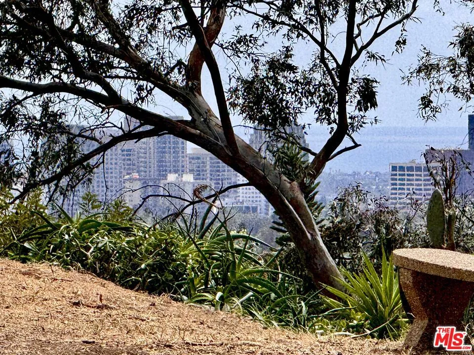 1309 Laurel Way Beverly Hills, CA 90210