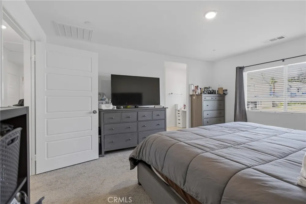 32894 Crown Point Lake Elsinore, CA 92530