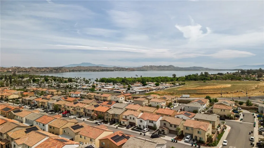 32894 Crown Point Lake Elsinore, CA 92530