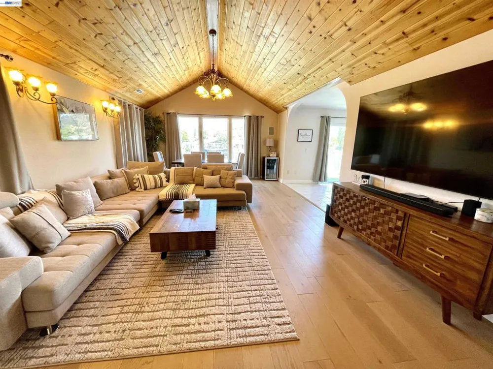 668 Keys Blvd. Clearlake Oaks, CA 95423