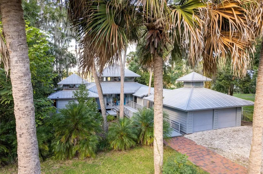25608 DEVONIA STREET Melrose, FL 32666