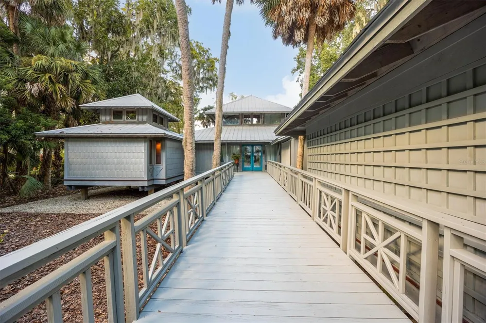 25608 DEVONIA STREET Melrose, FL 32666