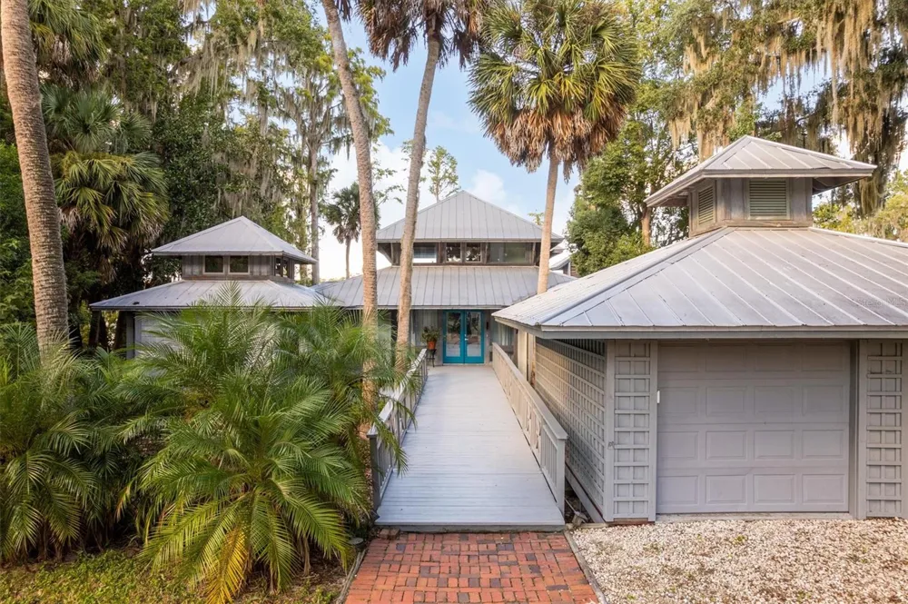 25608 DEVONIA STREET Melrose, FL 32666