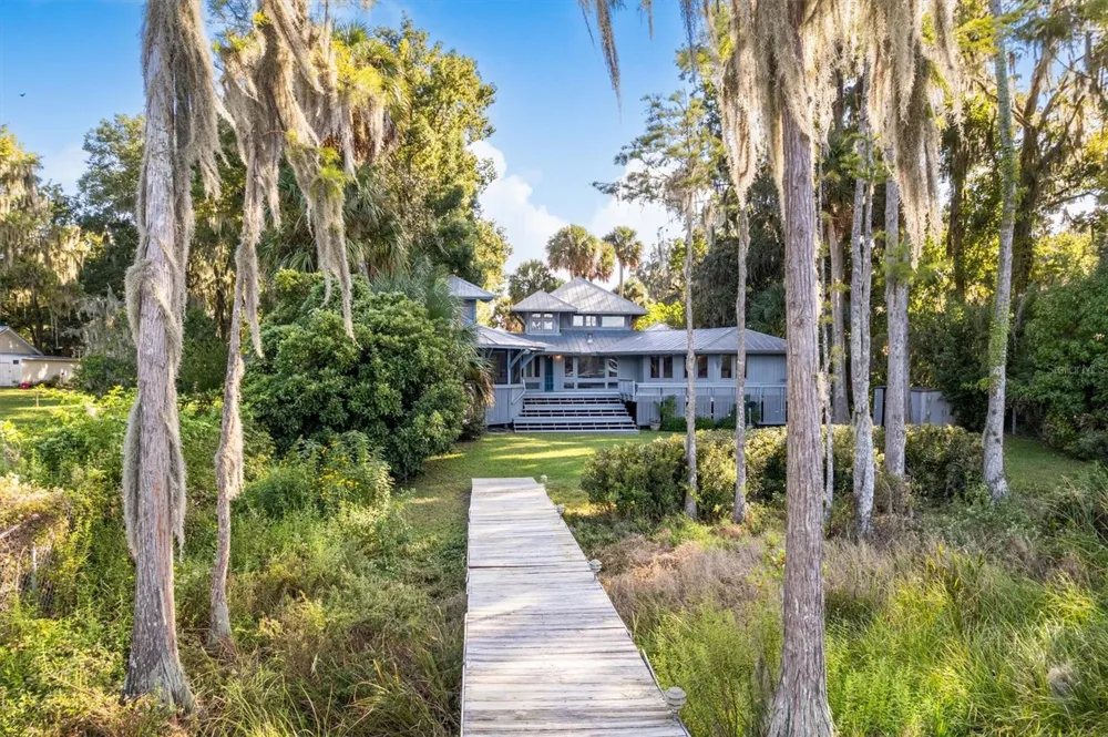 25608 DEVONIA STREET Melrose, FL 32666