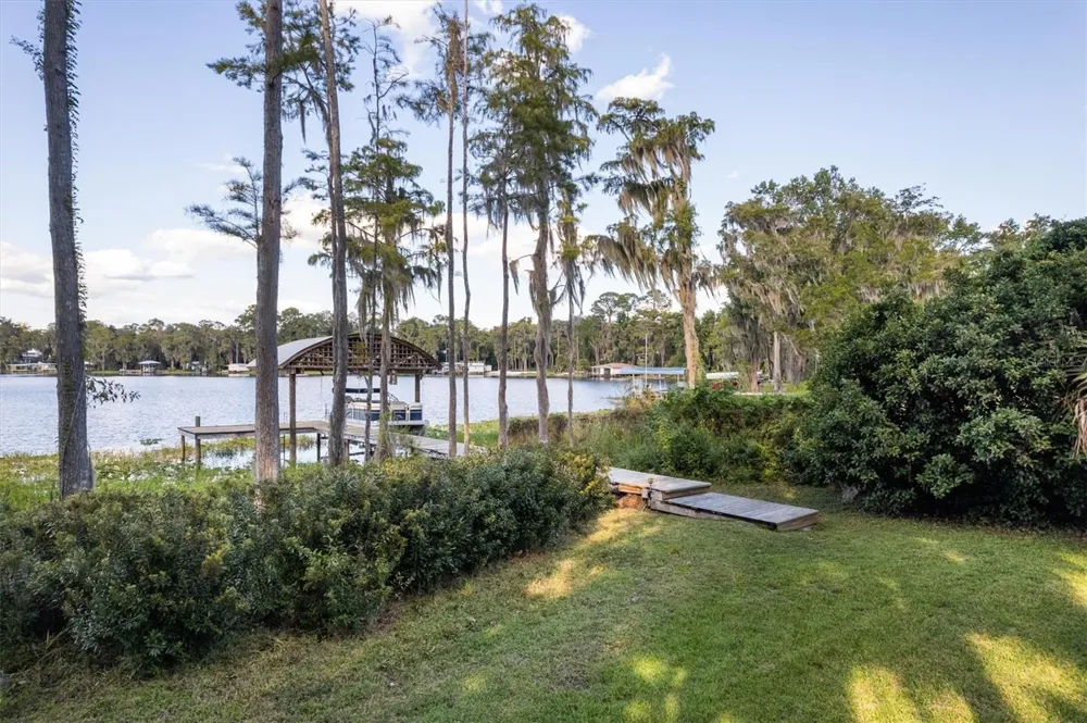 25608 DEVONIA STREET Melrose, FL 32666
