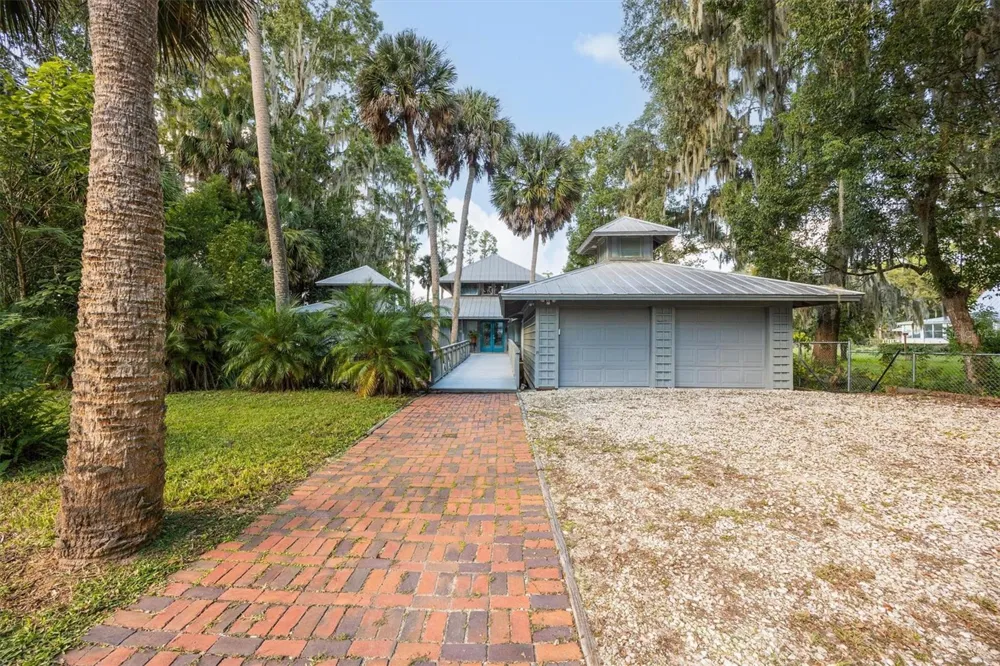 25608 DEVONIA STREET Melrose, FL 32666
