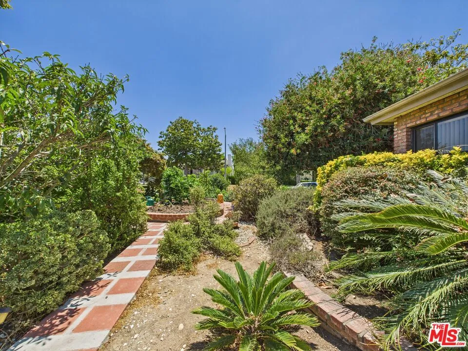 7449 Kentwood Avenue Los Angeles, CA 90045
