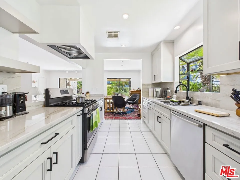 7449 Kentwood Avenue Los Angeles, CA 90045