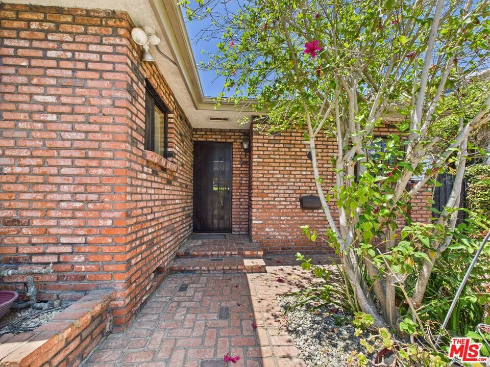 7449 Kentwood Avenue Los Angeles, CA 90045