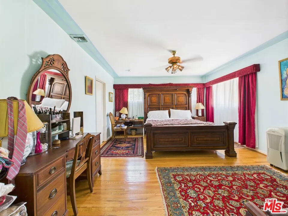 7449 Kentwood Avenue Los Angeles, CA 90045