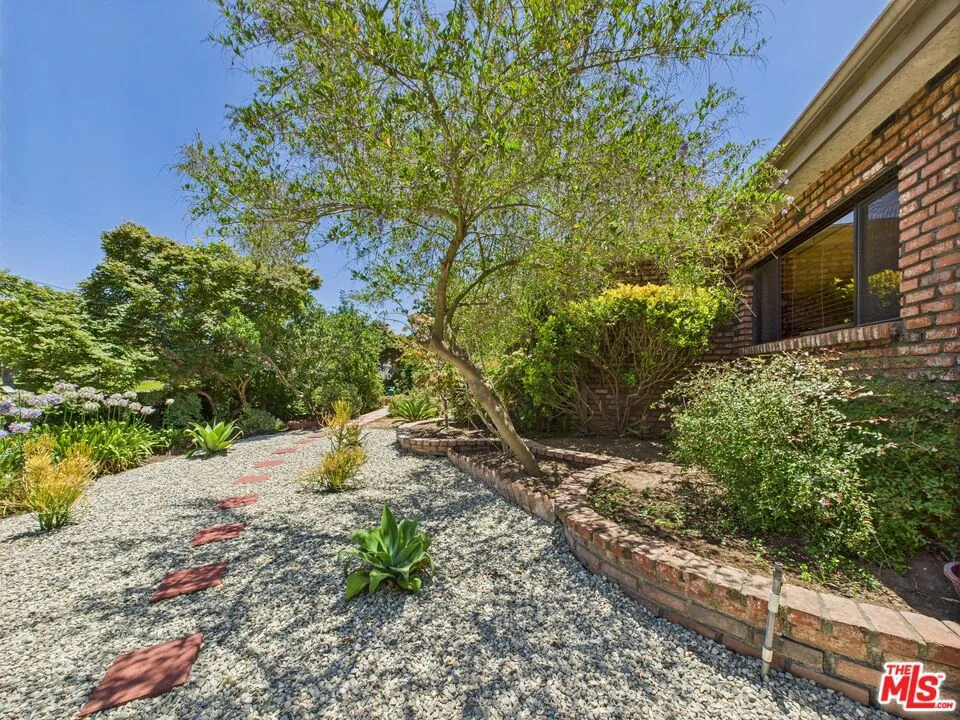 7449 Kentwood Avenue Los Angeles, CA 90045