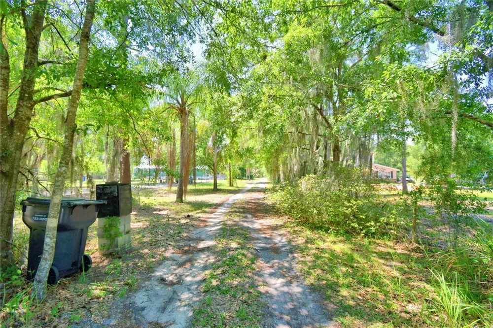760 MCCLELLAN ROAD Frostproof, FL 33843