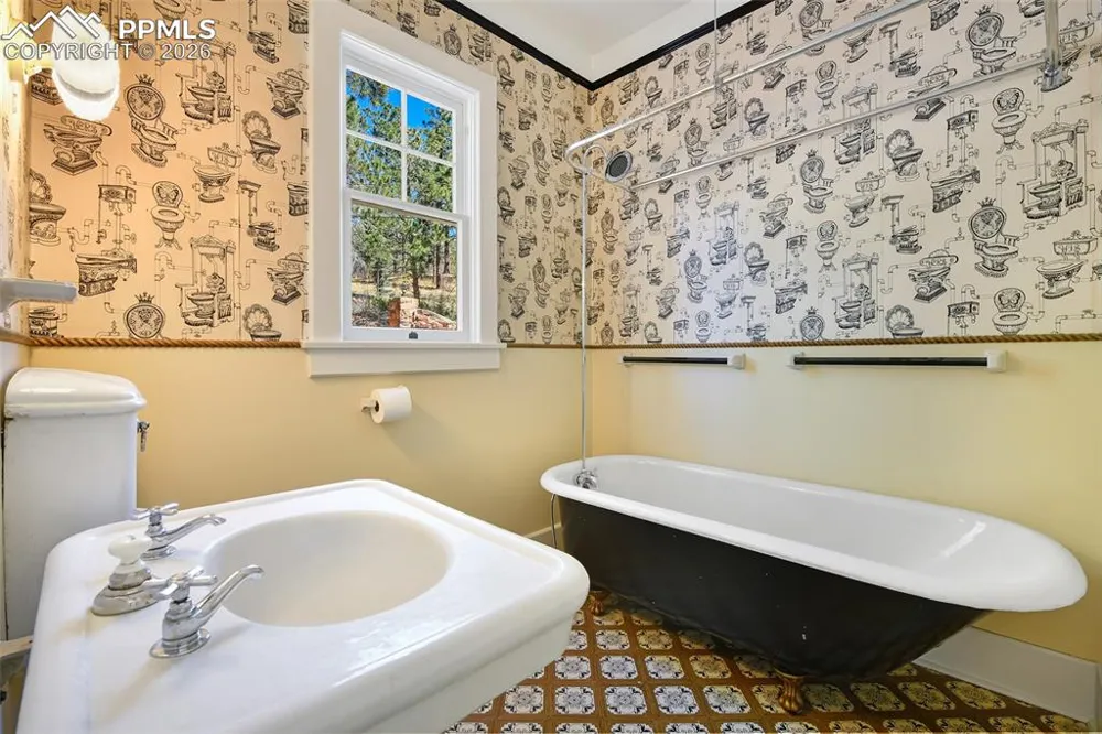 4530 Hagerman Avenue Cascade, CO 80809