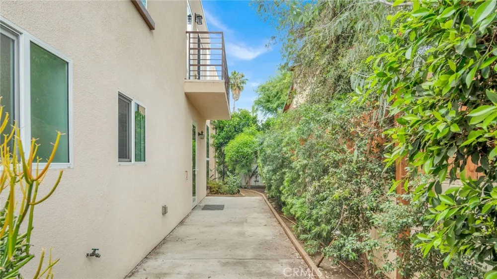 9237 Wakefield Avenue #11 Panorama City, CA 91402
