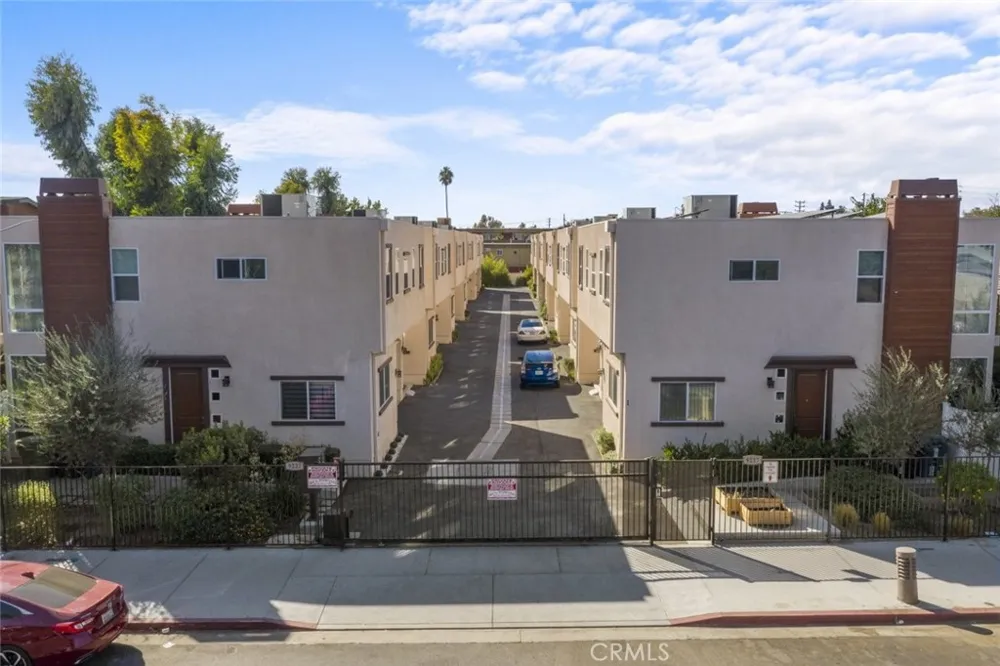 9237 Wakefield Avenue #11 Panorama City, CA 91402