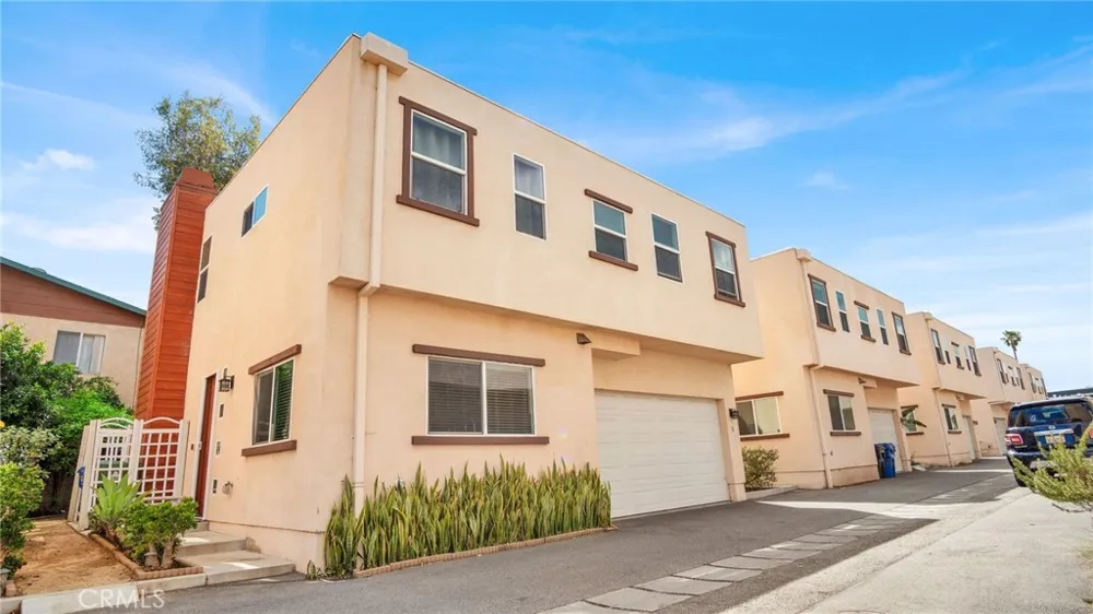 9237 Wakefield Avenue #11 Panorama City, CA 91402