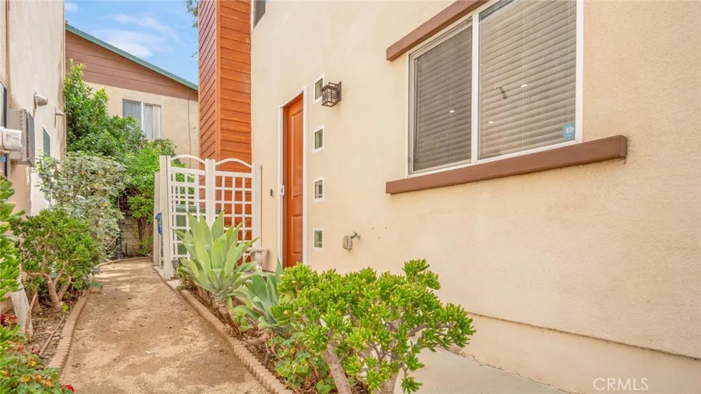 9237 Wakefield Avenue #11 Panorama City, CA 91402
