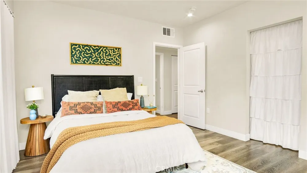 9237 Wakefield Avenue #11 Panorama City, CA 91402