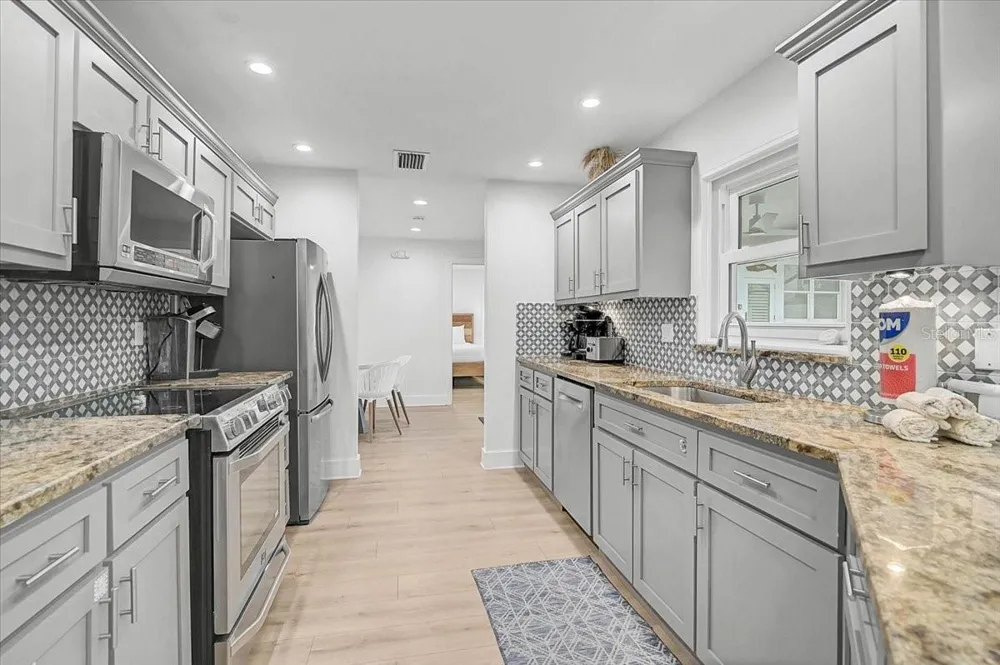 3515 LA PALOMA AVENUE Sarasota, FL 34242