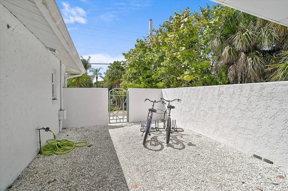 3515 LA PALOMA AVENUE Sarasota, FL 34242
