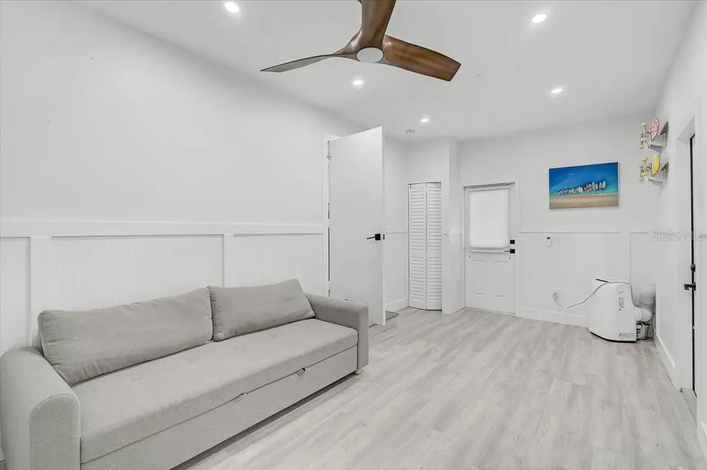 3515 LA PALOMA AVENUE Sarasota, FL 34242