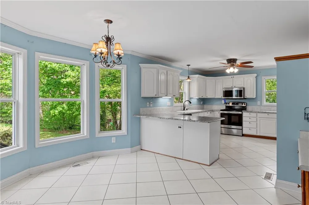 5532 Folkstone Road Pfafftown, NC 27040
