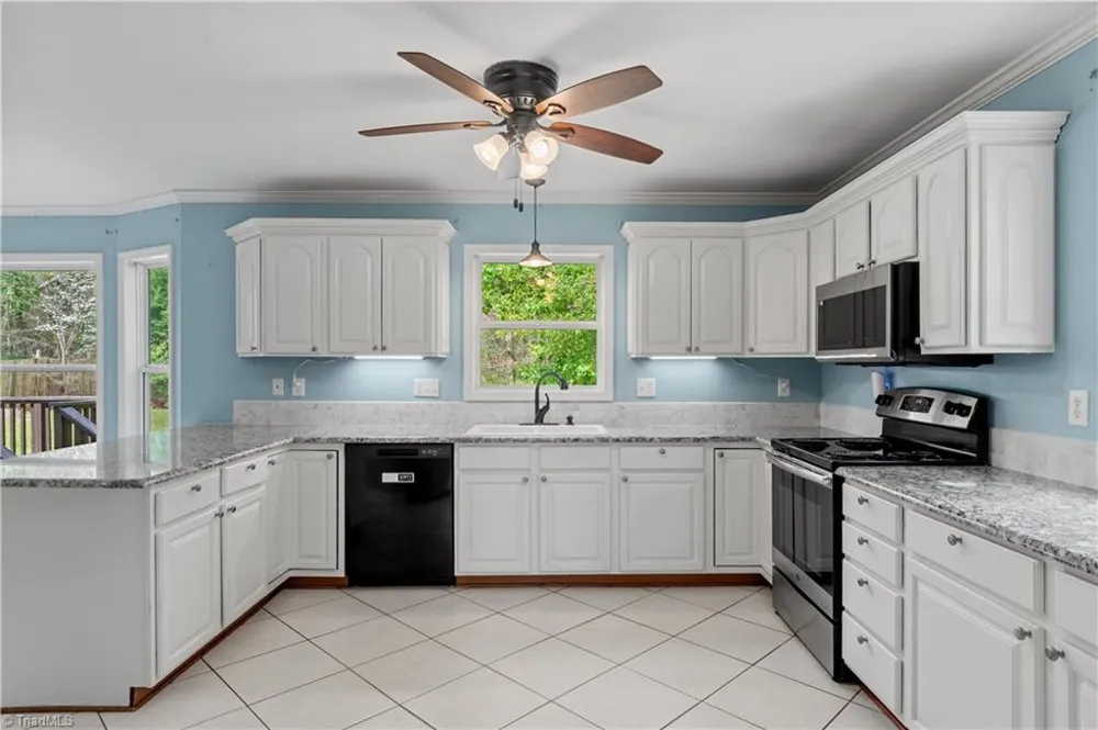 5532 Folkstone Road Pfafftown, NC 27040