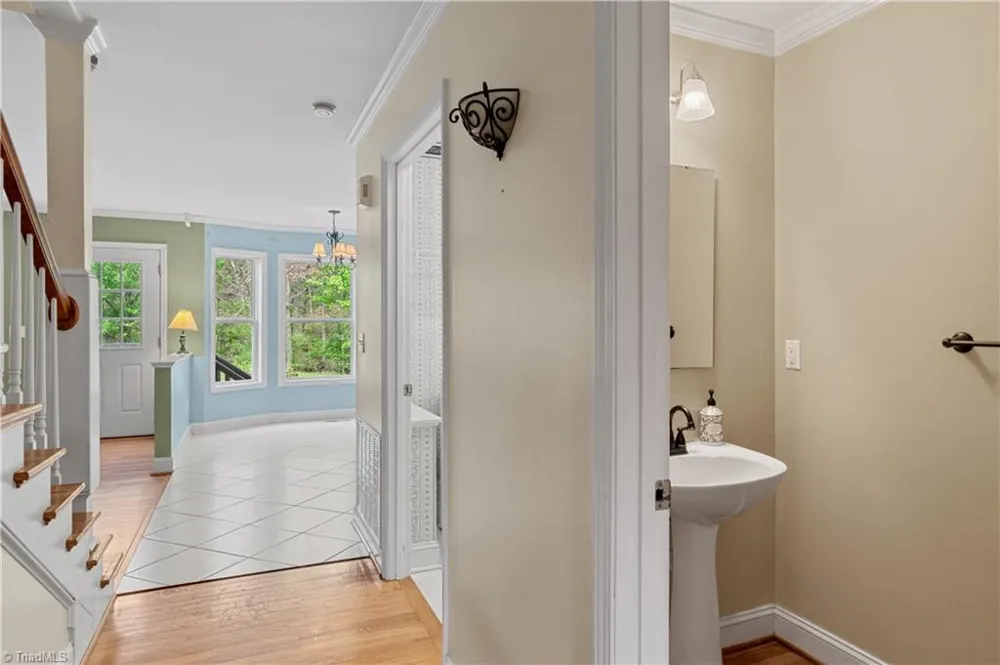 5532 Folkstone Road Pfafftown, NC 27040