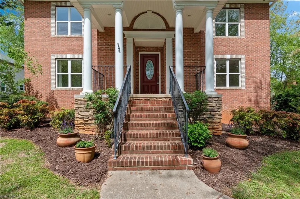5532 Folkstone Road Pfafftown, NC 27040