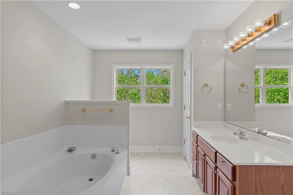 5532 Folkstone Road Pfafftown, NC 27040