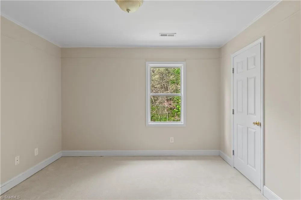 5532 Folkstone Road Pfafftown, NC 27040