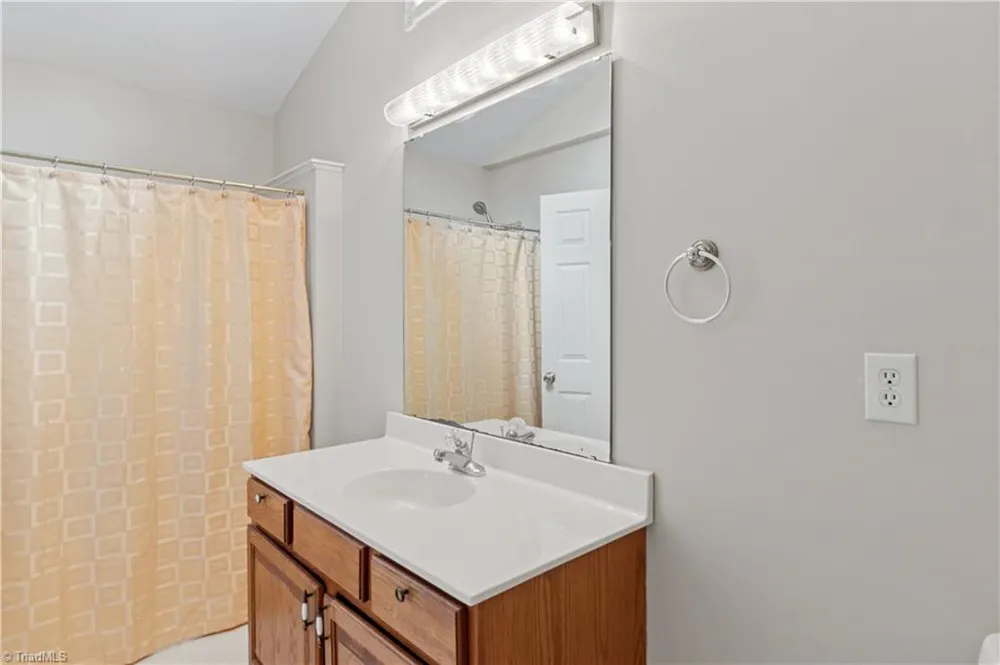 5532 Folkstone Road Pfafftown, NC 27040